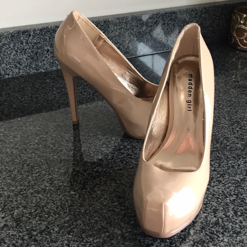Nude platform closed toe heel